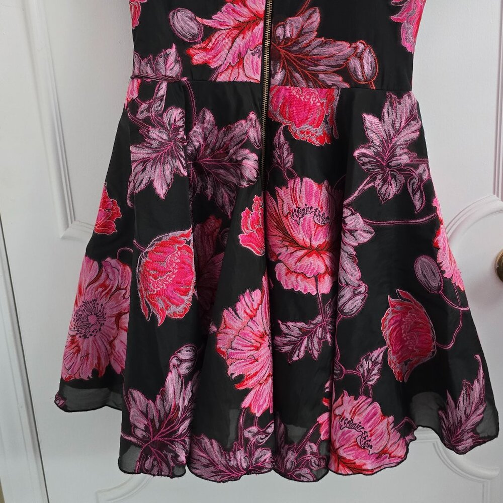 Dress - Picture 2 of 6